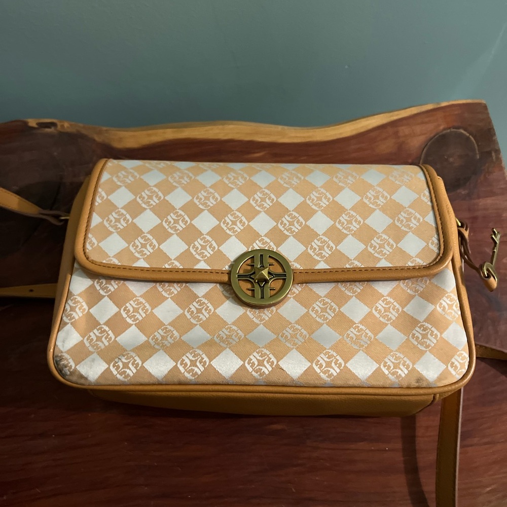 Fossil yellow and White Crossbody Bag with Geometric Pattern